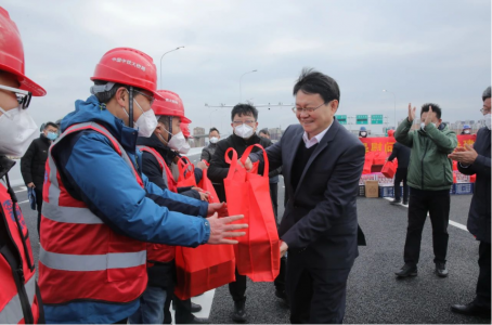 市长万广明走访慰问沉大沉点项目建设者